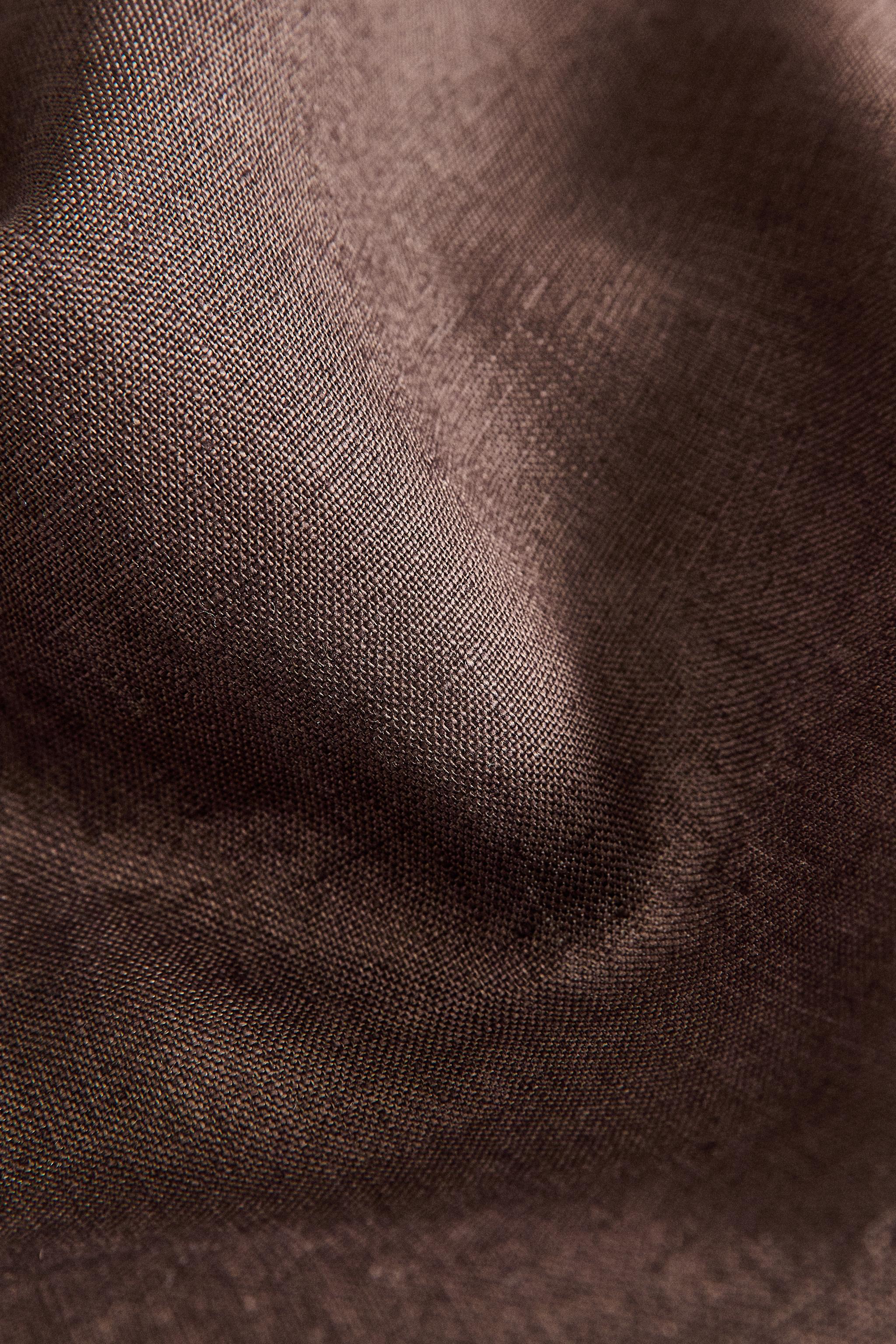 PLAIN-COLOURED LINEN TABLECLOTH